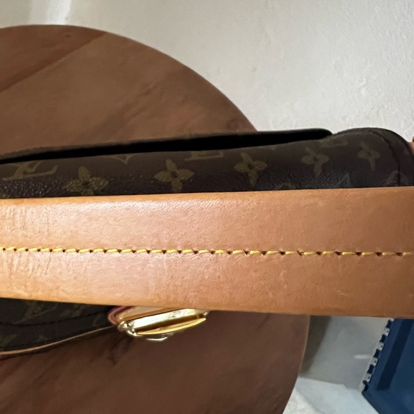 Louis Vuitton Beverly MM in monogram canvas and Vachetta leather - Picture 5 of 11